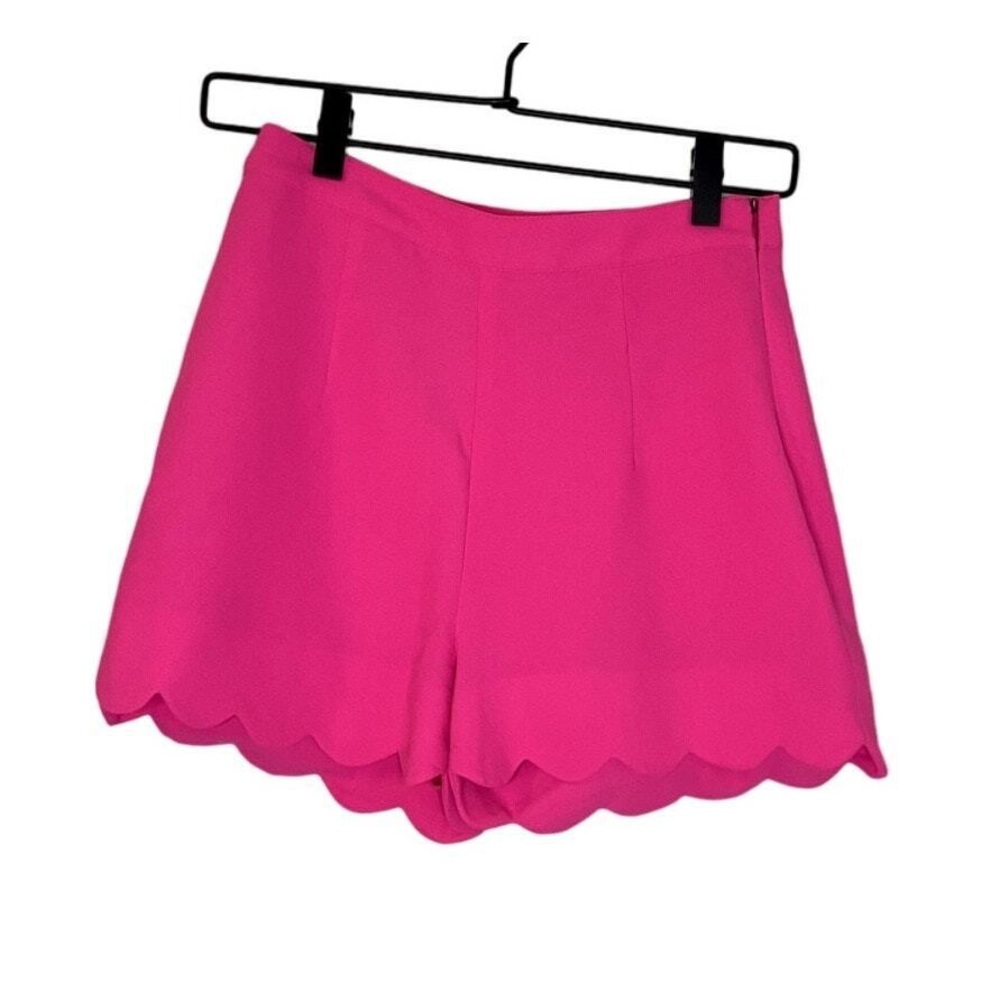 Pink Scalloped Hem Women's Shorts